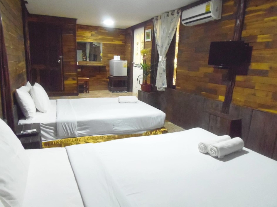 ที่พักขนอม