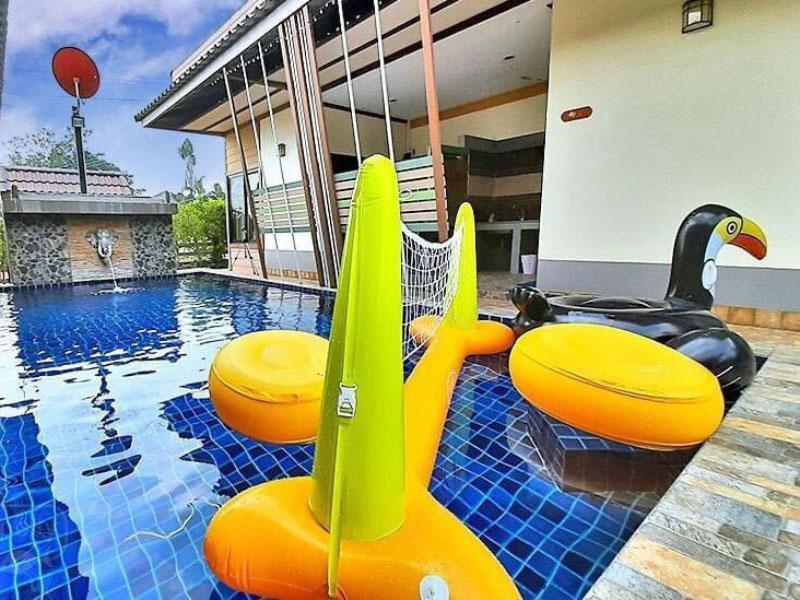 พูลวิลล่าพัทยา 16 คน