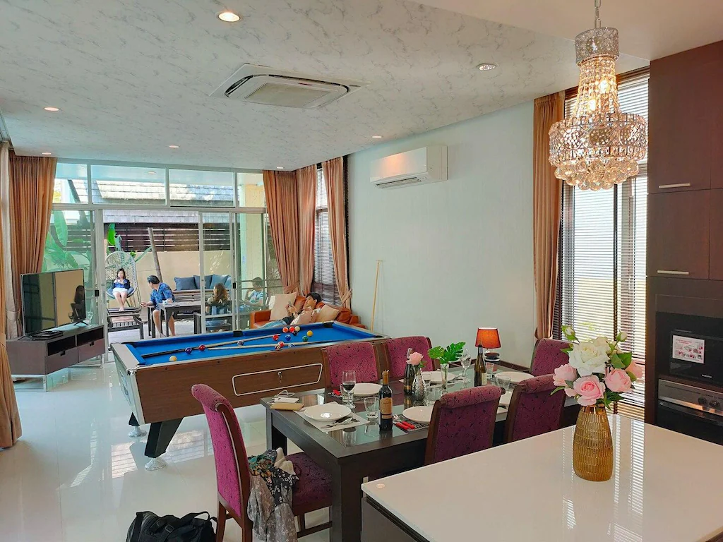 พูลวิลล่าพัทยา 16 คน